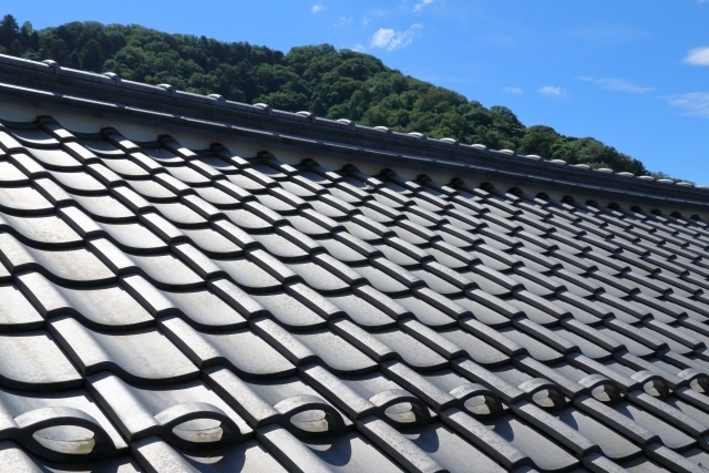 【北九州版】瓦屋根のズレや浮きを放置すると危険！築10年からの劣化チェックを紹介