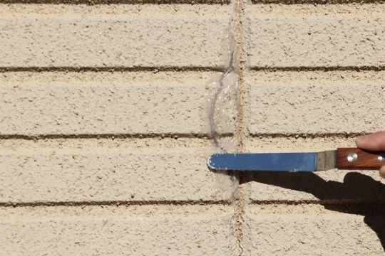 北九州市における外壁の雨漏りの修理方法