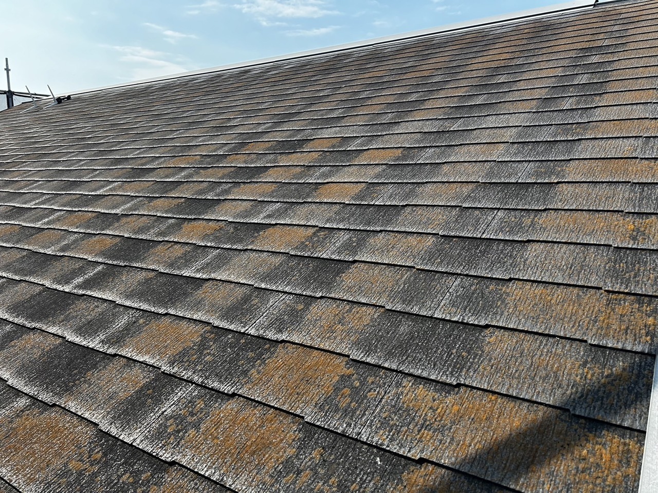 北九州市で多いコロニアル屋根の劣化事例