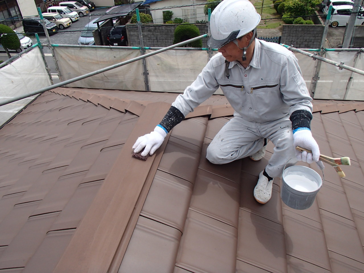 屋根塗装の剥がれを防ぐ丁寧な下地処理。北九州の過酷な環境に耐える塗装工程