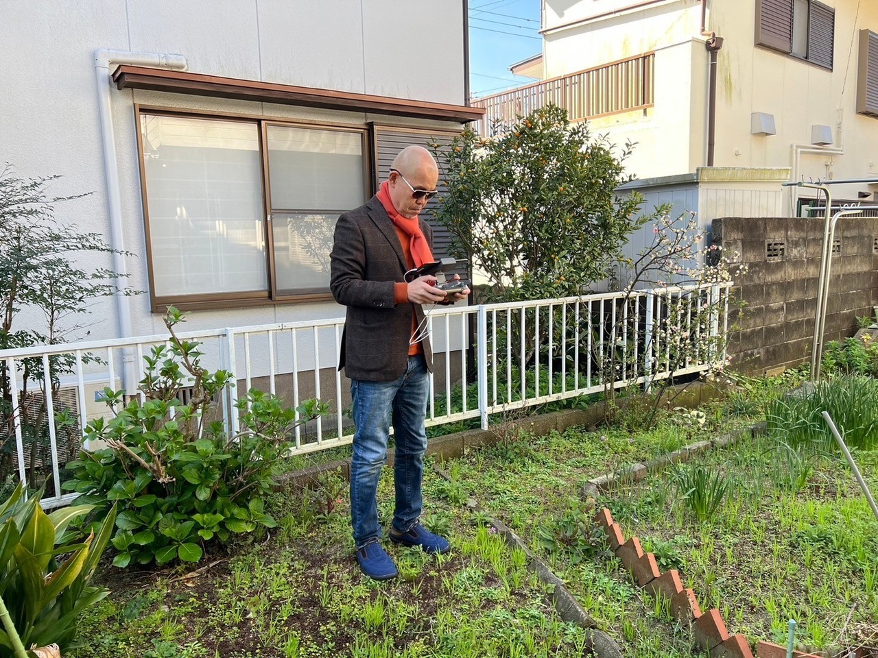 北九州の屋根を診断する外装リフォーム検査士・中村。屋根材の痛みに合わせた最適な材料選び