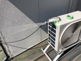 屋根雨漏り調査の散水調査の様子