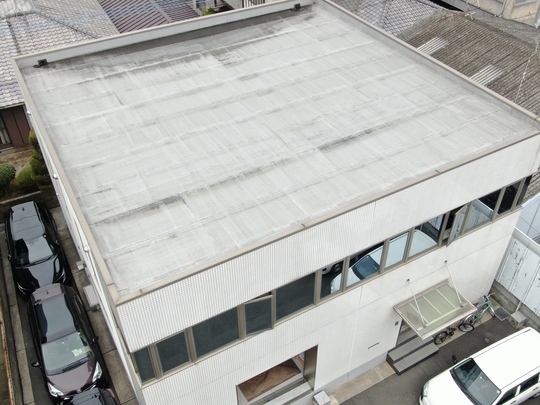 北九州市内の法人社屋における屋上防水工事のビフォー写真
