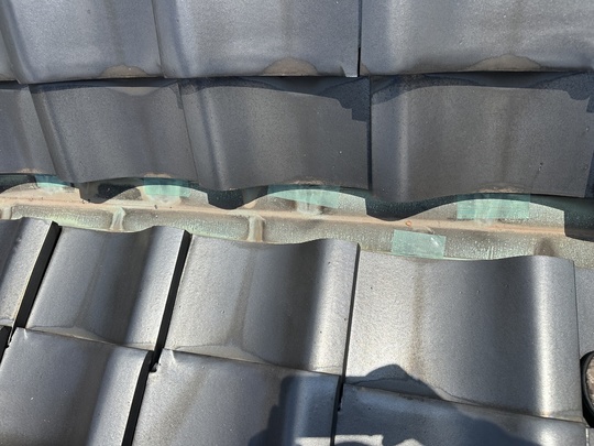 屋根の谷樋（たにどい）のサビと穴あき劣化｜北九州の雨漏り調査事例