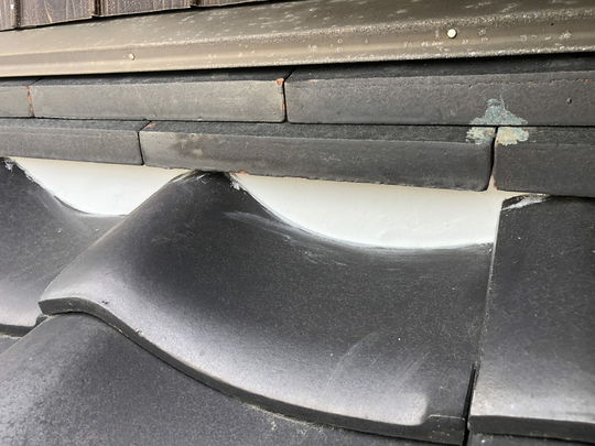 漆喰の詰め直し補修：北九州の一級かわらぶき技能士による瓦屋根の防水メンテナンス