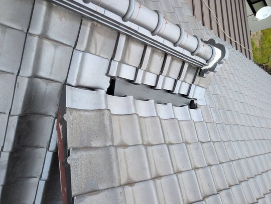 北九州の屋根修理実績：錆びにくいガルバリウム鋼鈑へ交換した谷樋