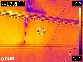 屋根雨漏り赤外線カメラ調査の様子