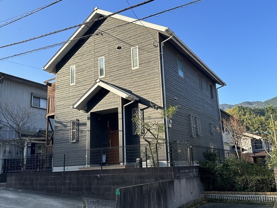 外壁診断士が提案するガイナ塗装。北九州市小倉南区の住宅メンテナンス事例。