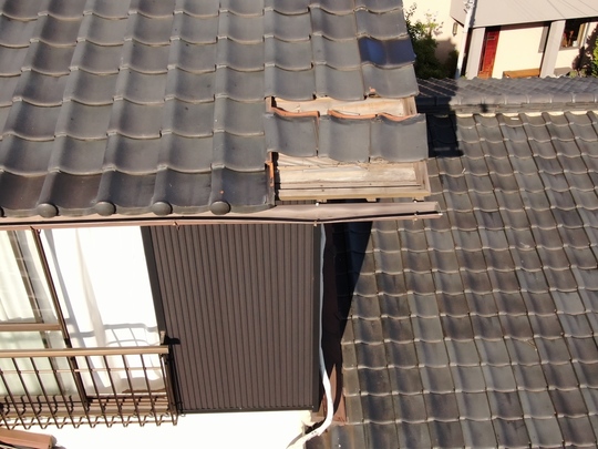 地震や強風でズレた瓦のドローン診断｜北九州での瓦滑落事故を防ぐ再固定